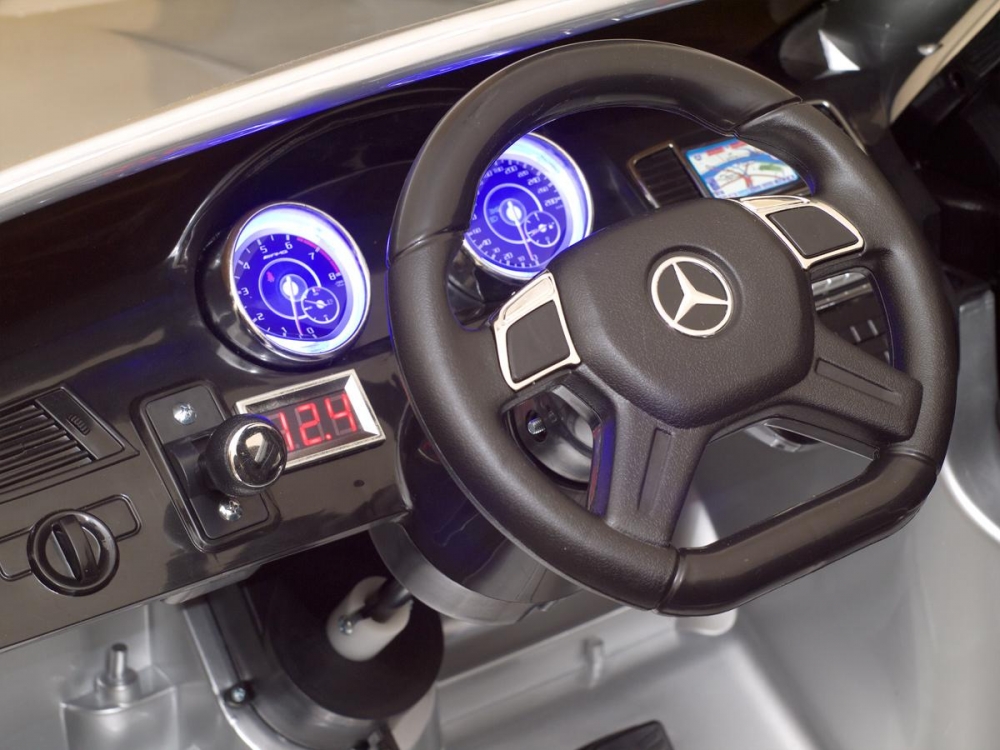 Masinuta electrica cu telecomanda Mercedes Benz GL63 Silver marca MERCEDES-BENZ cu comanda online