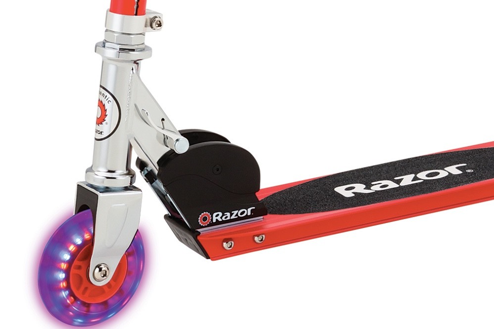 Trotineta Razor S Spark Sport Rosu marca RAZOR cu comanda online